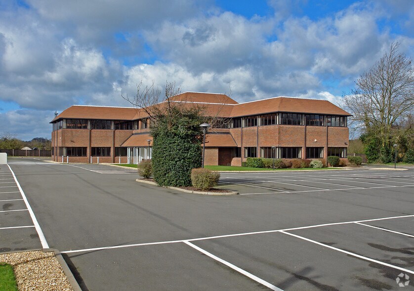 Oxford Rd, Stokenchurch à louer - Photo de l’immeuble – Image 1 sur 8
