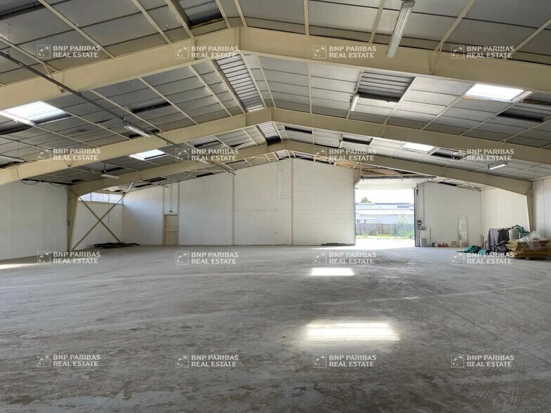 Local d’activités dans Bordeaux à louer - Photo de l’immeuble – Image 3 sur 11