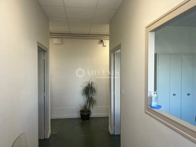 Local d’activités dans Joué-lès-Tours à louer - Photo de l’immeuble – Image 3 sur 12