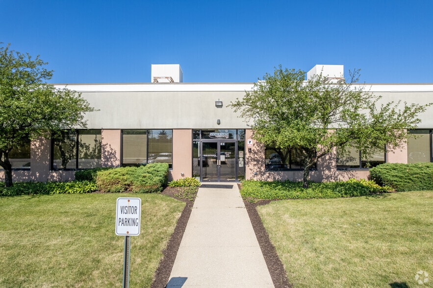 250 S Gary Ave, Carol Stream, IL à louer - Photo de l’immeuble – Image 3 sur 12