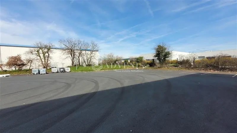 Local d’activités dans Les Sorinières à louer - Photo de l’immeuble – Image 2 sur 4