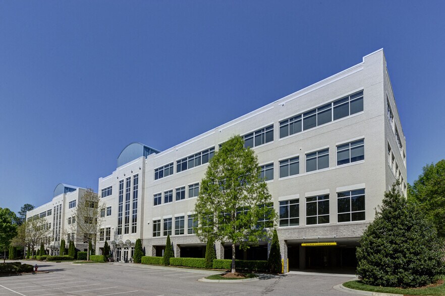 540 New Waverly Pl, Cary, NC à louer - Photo de l’immeuble – Image 2 sur 7