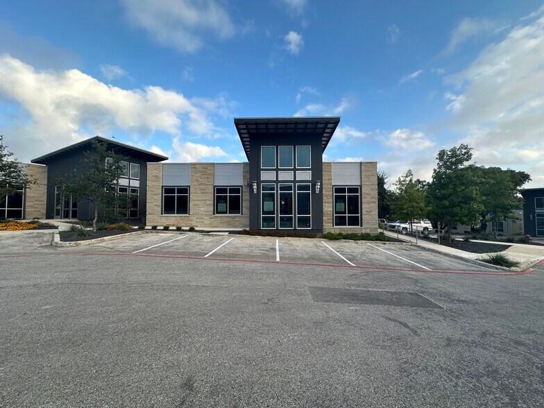 23119 W IH-10 Frontage Rd W, San Antonio, TX à louer - Photo de l’immeuble – Image 3 sur 17
