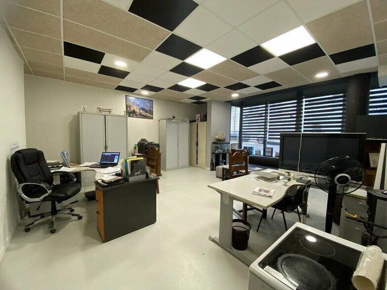 Bureau dans Feyzin à vendre - Photo de l’immeuble – Image 2 sur 8