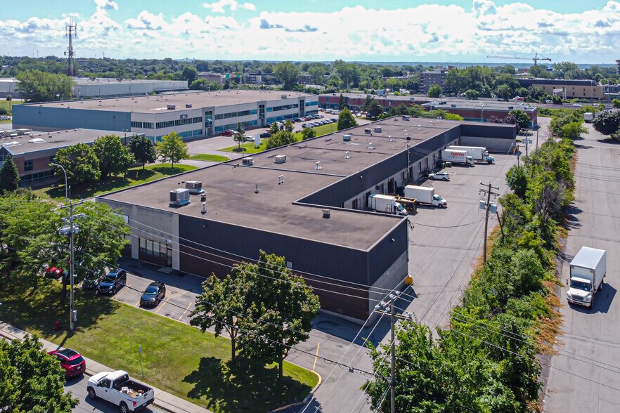 500-548 Av Meloche, Dorval, QC à louer - Photo de l’immeuble – Image 3 sur 7
