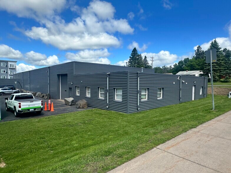 1202 Maple Grove Rd, Duluth, MN à louer - Photo de l’immeuble – Image 2 sur 4