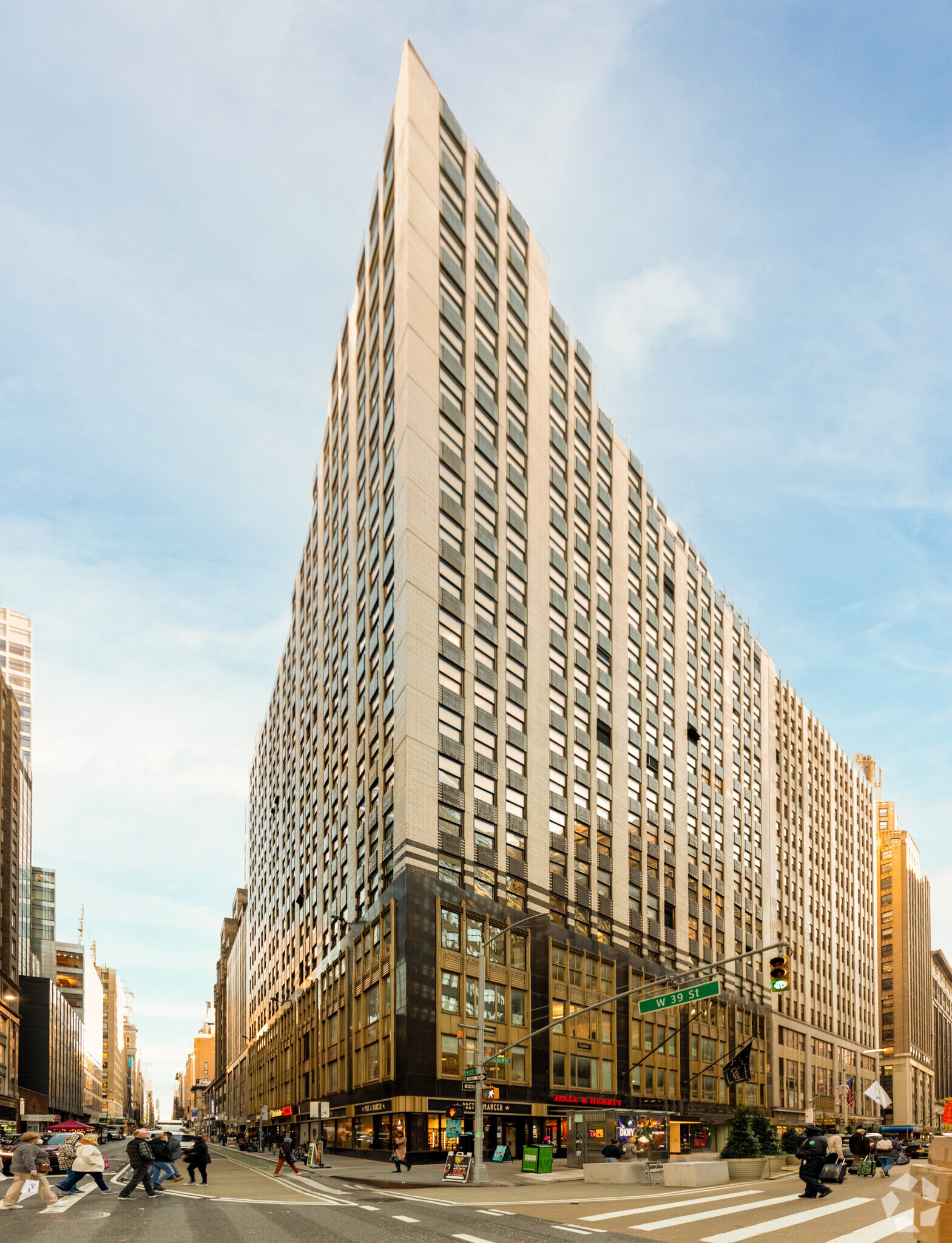 1410 Broadway, New York, NY à louer Photo principale– Image 1 sur 19