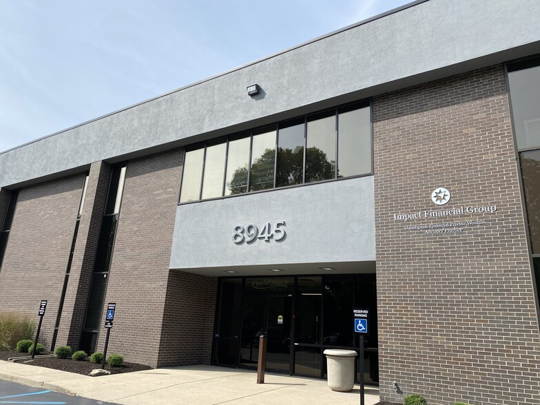8945 N Meridian St, Indianapolis, IN à louer - Photo de l’immeuble – Image 2 sur 4
