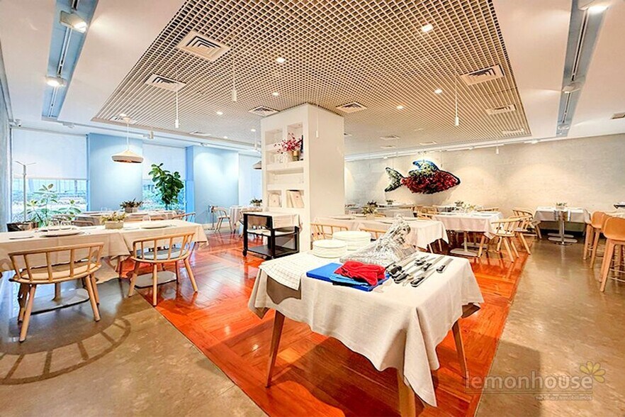 Immeuble residentiel dans Madrid, Madrid à vendre - Photo intérieure – Image 2 sur 3