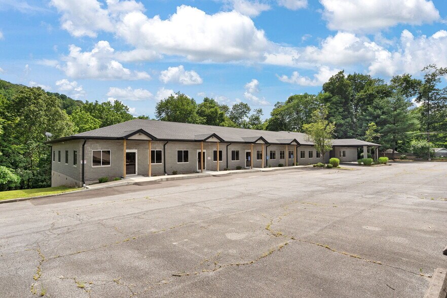 4 Corwin Ct, Newburgh, NY à vendre - Photo de l’immeuble – Image 3 sur 84