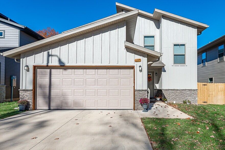1225 E Paragon, Springfield, MO à vendre - Photo principale – Image 1 sur 46