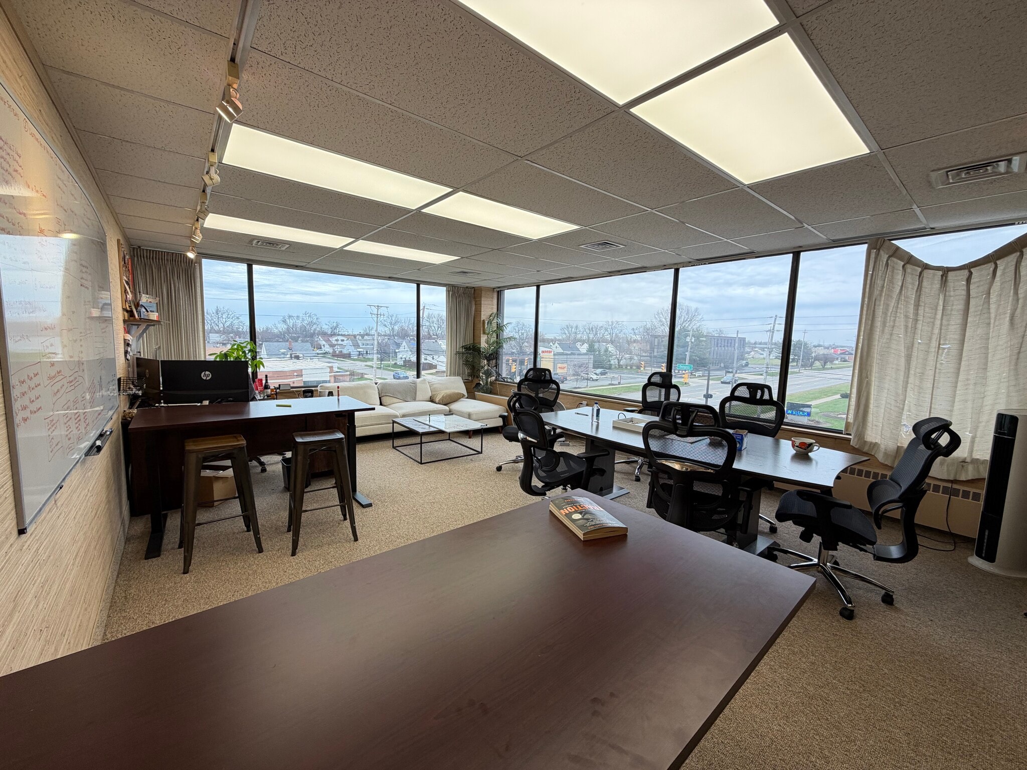 15887 Snow Rd, Brook Park, OH à louer Photo intérieure– Image 1 sur 8