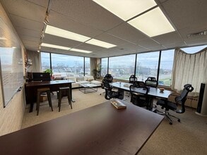 15887 Snow Rd, Brook Park, OH à louer Photo intérieure– Image 1 sur 8