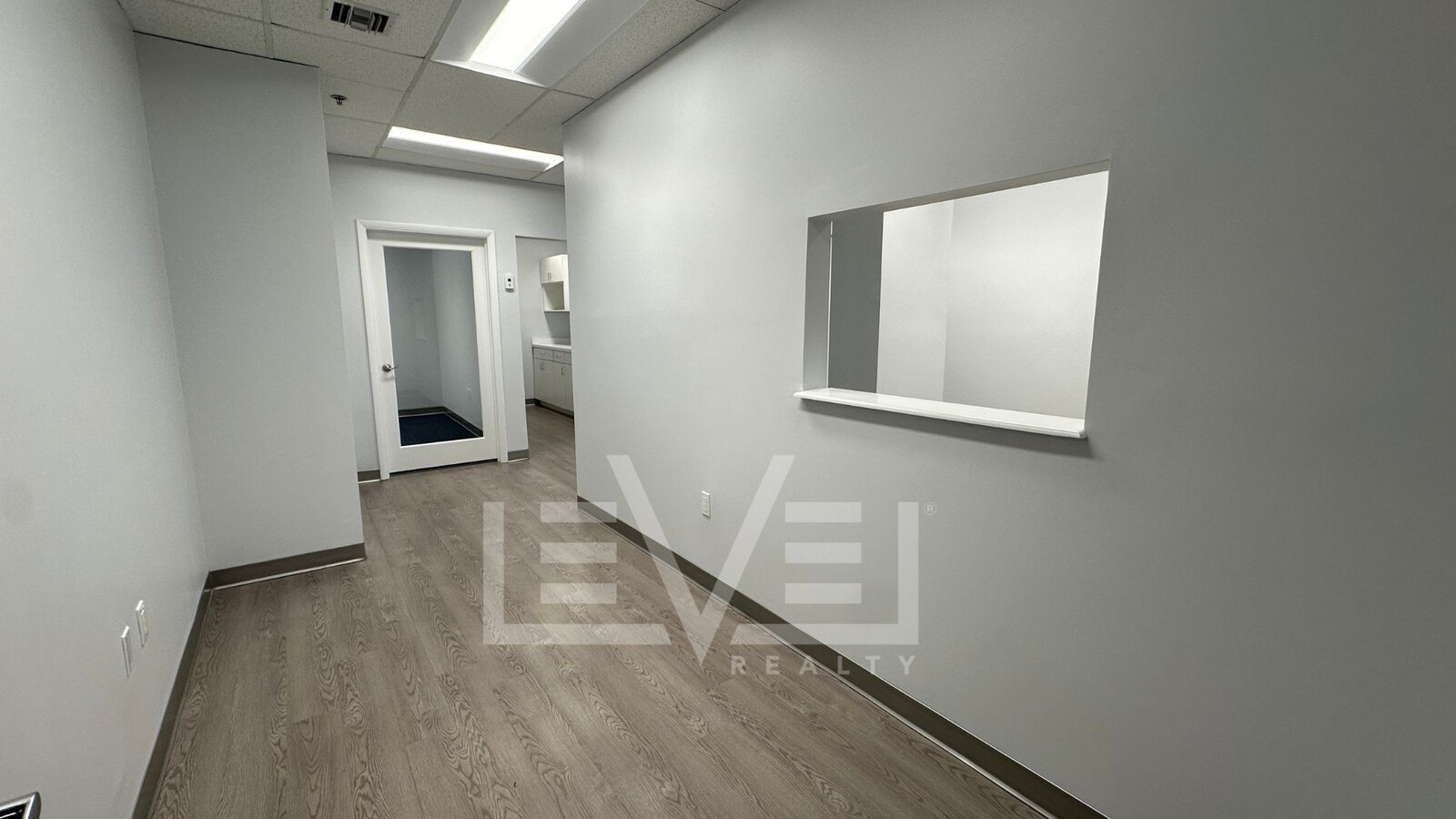 2455 E Sunrise Blvd, Fort Lauderdale, FL 33304 - Lot 1200 - - Photo intérieure - Image 1 of 6