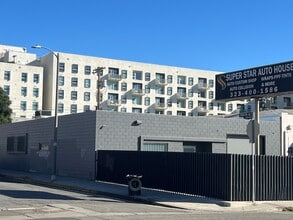 1160 N Las Palmas Ave, Los Angeles, CA à louer Photo intérieure– Image 1 sur 9