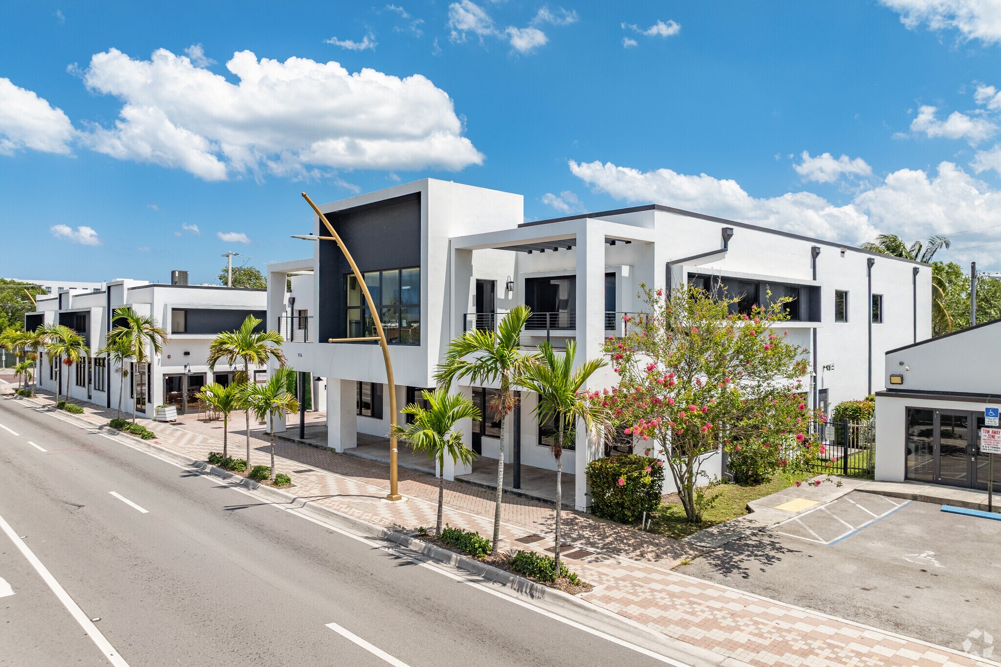 900 NW 6th St, Fort Lauderdale, FL à louer Photo principale– Image 1 sur 21