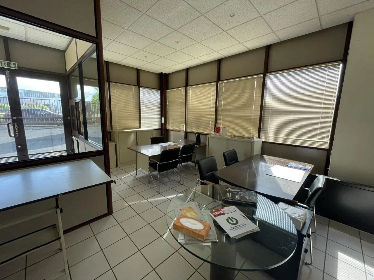 Local d'activités dans Marines à vendre Photo intérieure– Image 1 sur 9