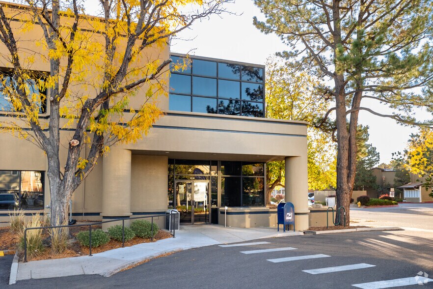 4999 E Kentucky Ave, Denver, CO à louer - Photo de l’immeuble – Image 3 sur 5