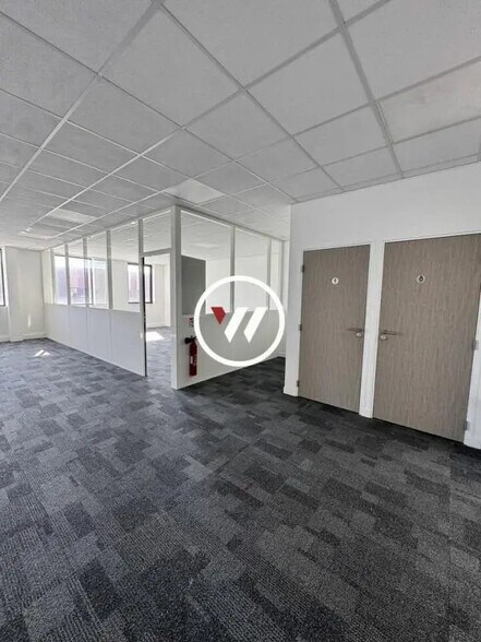 Local d’activités dans Tremblay-en-France à louer - Photo de l’immeuble – Image 2 sur 6