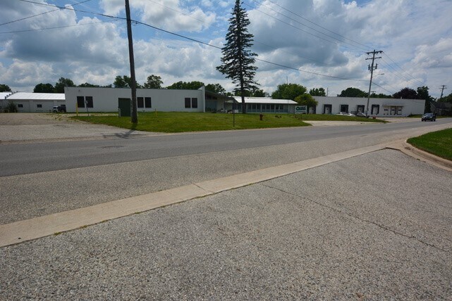 460 E Main St, Saranac, MI à louer - Photo de l’immeuble – Image 2 sur 8