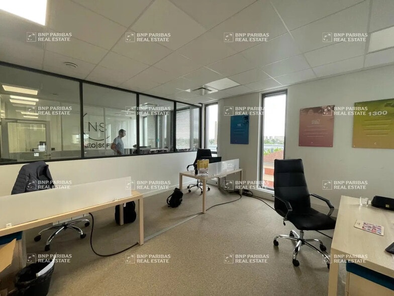 Bureau dans Fleury-les-Aubrais à louer - Photo de l’immeuble – Image 2 sur 9