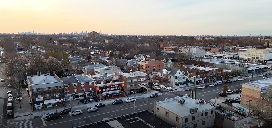 4557 Bell Blvd, Bayside, NY à louer - Vidéo sur l’annonce professionnelle – Image 2 sur 30