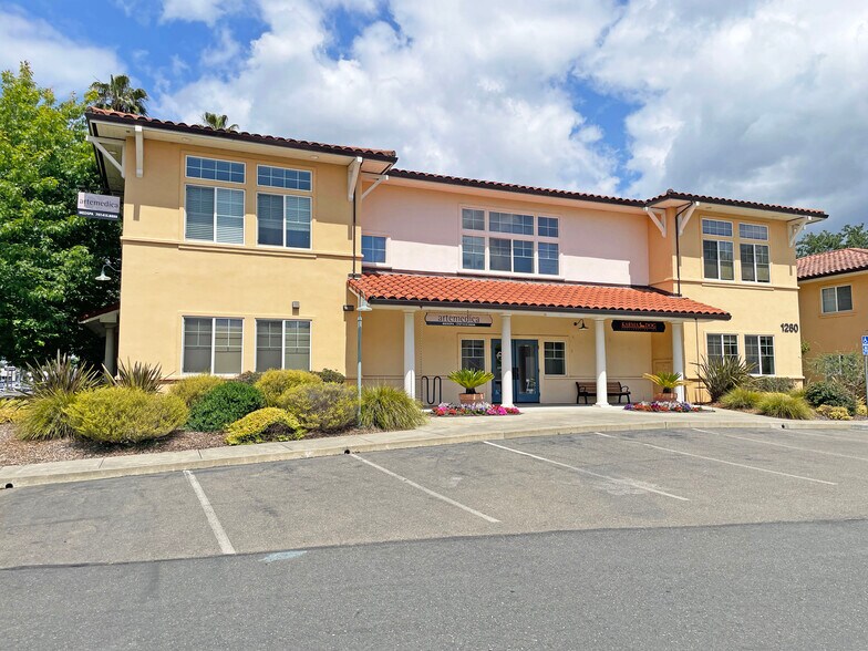1260 Healdsburg Ave, Healdsburg, CA à louer - Photo principale – Image 1 sur 3