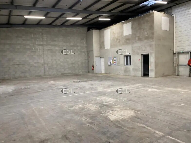 Industriel/Logistique dans Toussieu à louer - Photo de l’immeuble – Image 2 sur 10