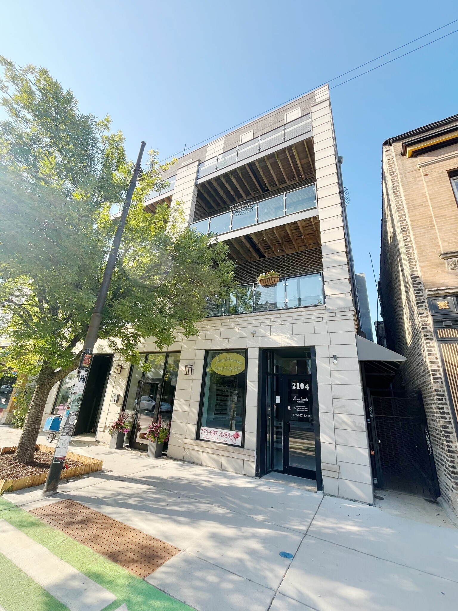 2104 W Belmont Ave, Chicago, IL à louer Photo principale– Image 1 sur 3