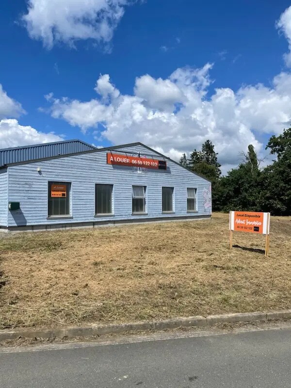Local d’activités dans Sillé-le-Guillaume à louer Photo de l’immeuble– Image 1 sur 10