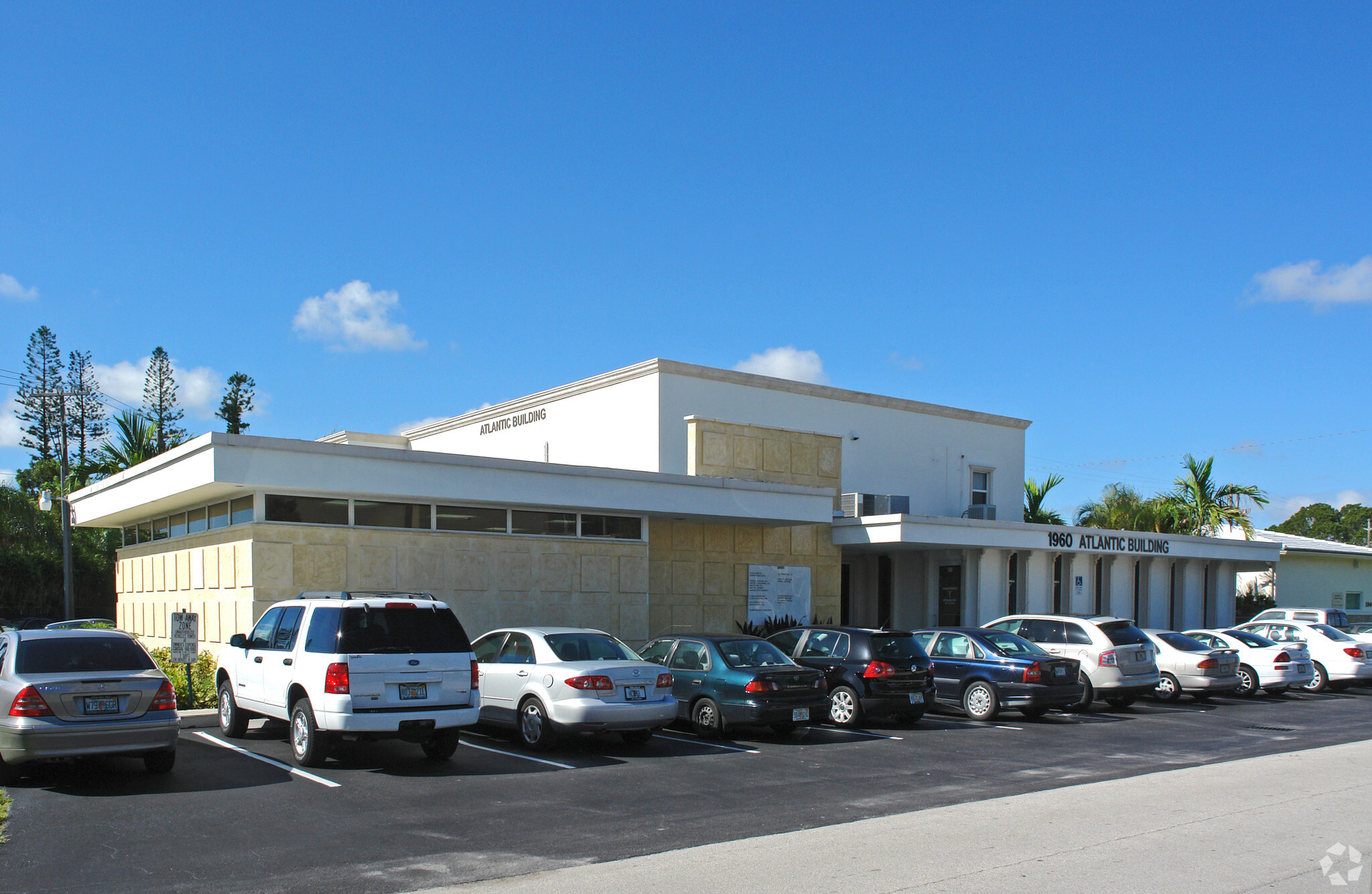 1960 NE 47th St, Fort Lauderdale, FL à louer Photo de l’immeuble– Image 1 sur 3