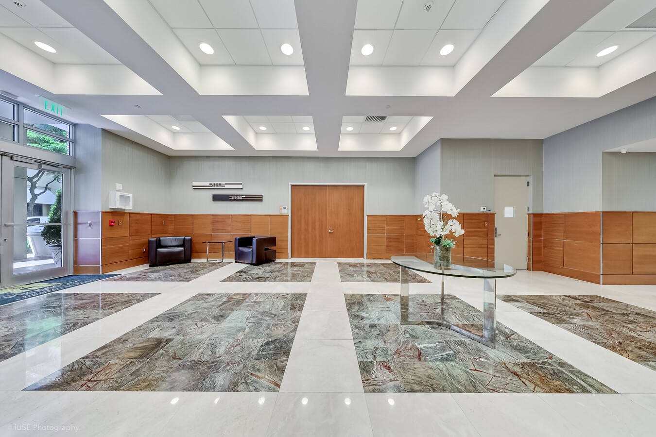135 San Lorenzo Ave, Coral Gables, FL 33146 - Lot 150 - - Hall d’entrée - Image 2 of 14