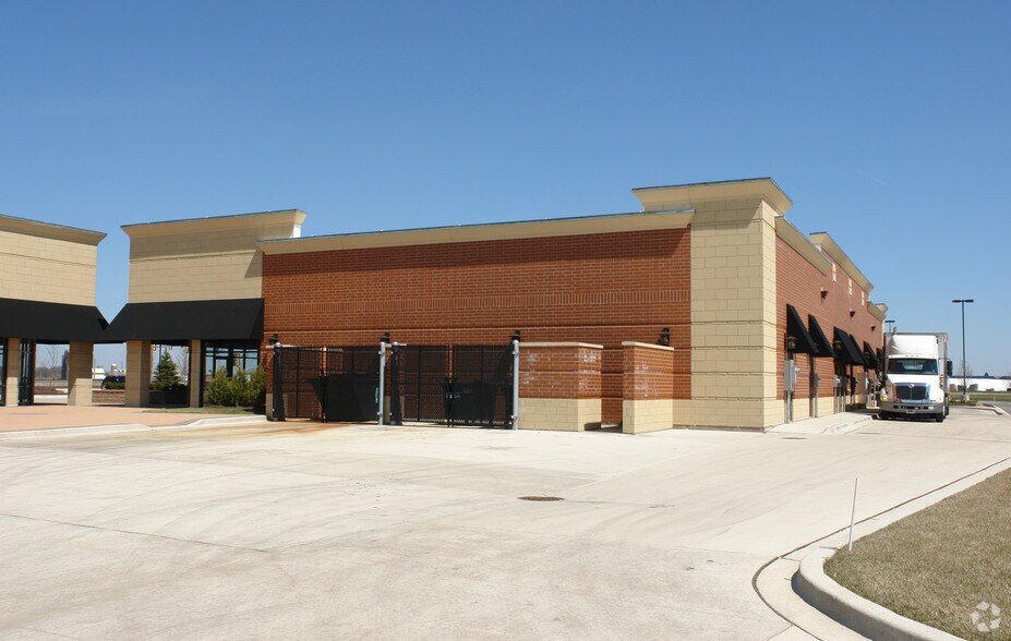 7000 Burroughs Ave, Plano, IL à louer - Photo de l’immeuble – Image 2 sur 2