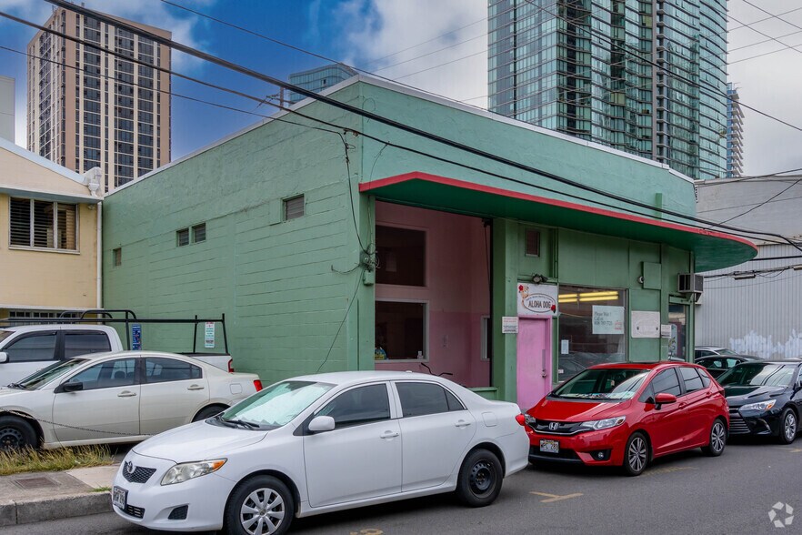 525 Cummins St, Honolulu, HI à louer - Photo de l’immeuble – Image 2 sur 7