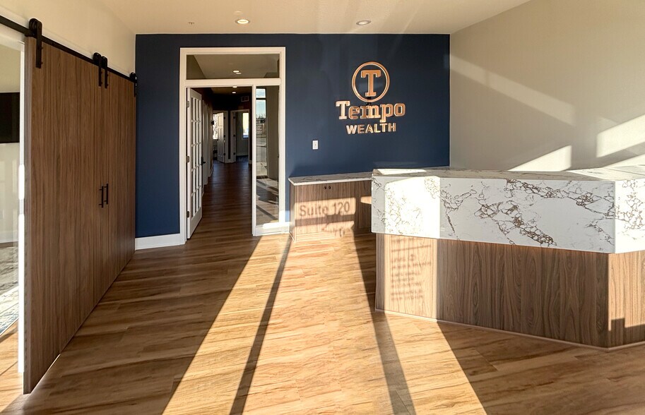 7915 Stone Creek Dr, Chanhassen, MN à louer - Photo de l’immeuble – Image 3 sur 5