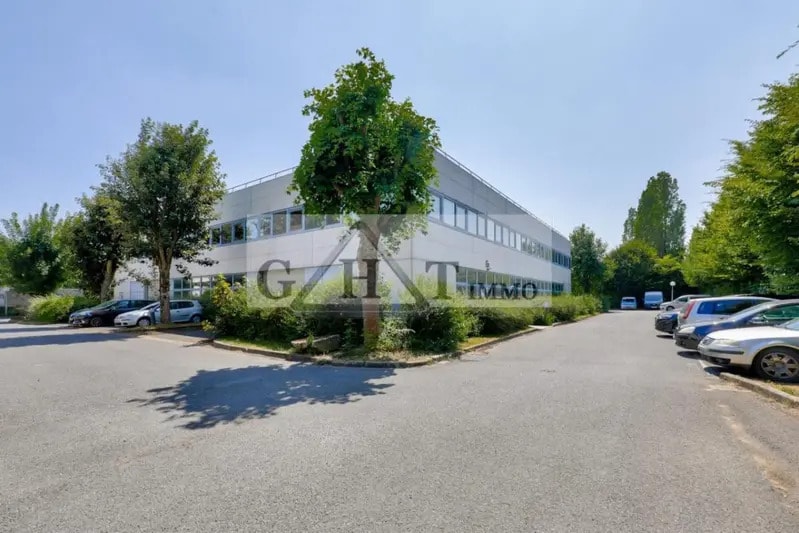 Industriel/Logistique dans Roissy-en-France à louer - Photo de l’immeuble – Image 1 sur 6
