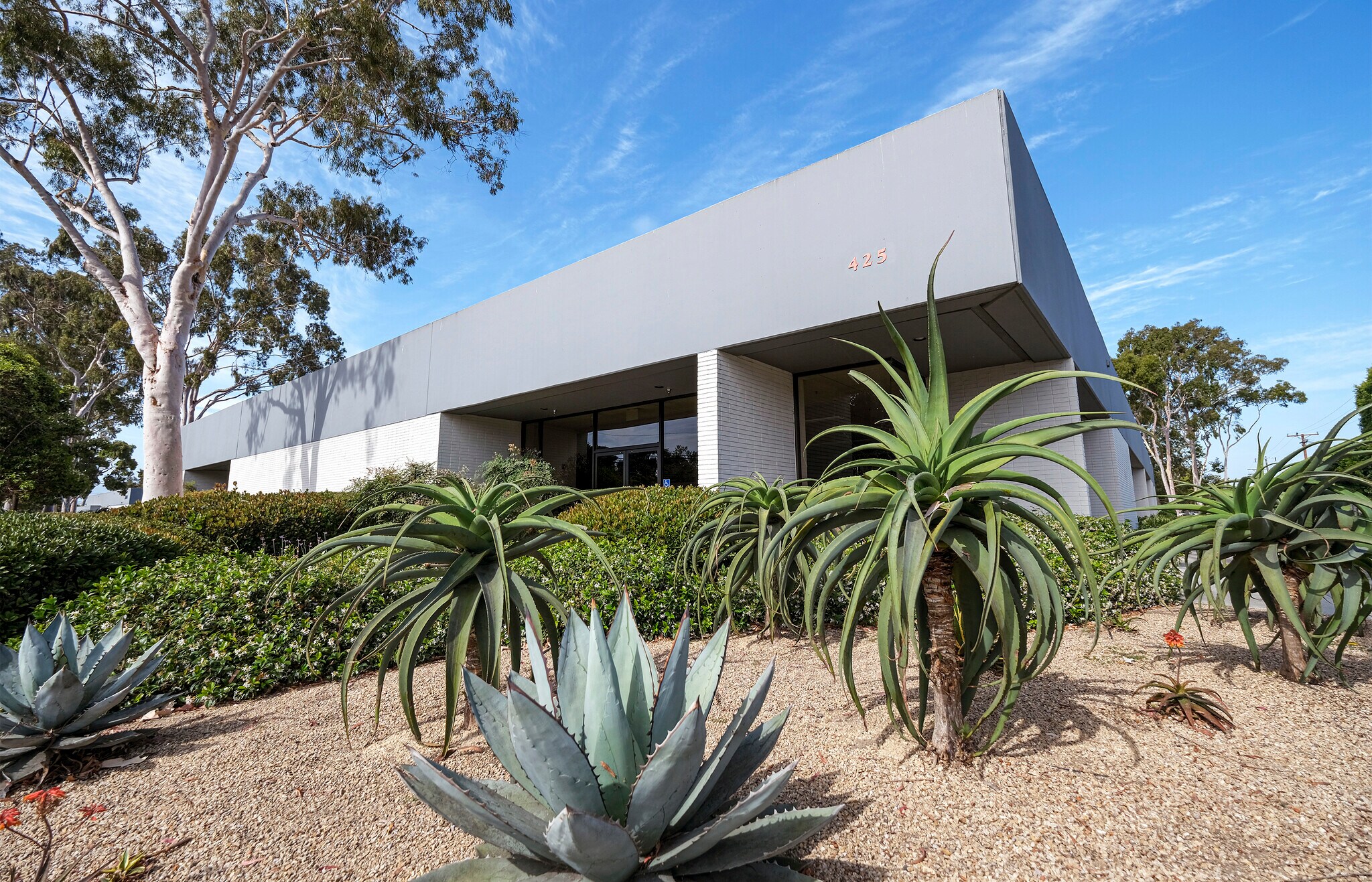 425 Pine Ave, Goleta, CA à louer Photo principale– Image 1 sur 6