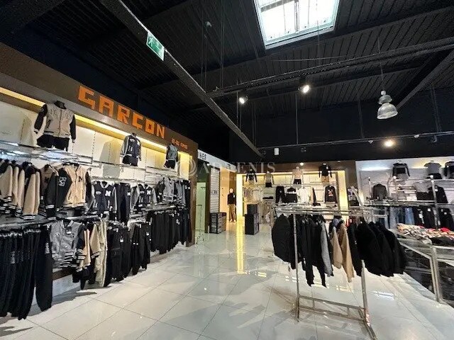 Local commercial dans Fèves à louer - Photo de l’immeuble – Image 3 sur 7