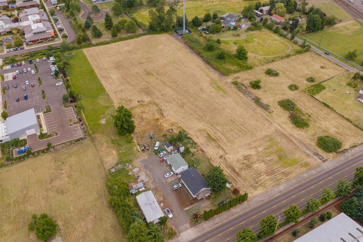 TID: 949909 Hansard ave, Lebanon, OR à vendre Aérien– Image 1 sur 25