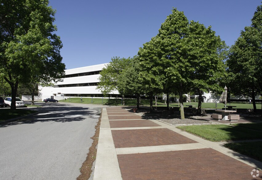 4600 Westown Pky, West Des Moines, IA à louer - Photo de l’immeuble – Image 2 sur 9