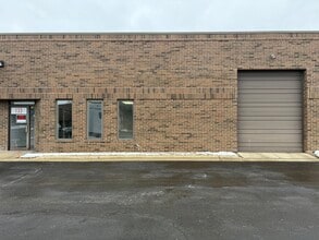 111-143 S Wheeling Rd, Wheeling, IL à louer Photo intérieure– Image 1 sur 9