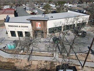 Plus de détails pour 1328 S State Highway 16, Fredericksburg, TX - Bureau/Local commercial, Local commercial à louer