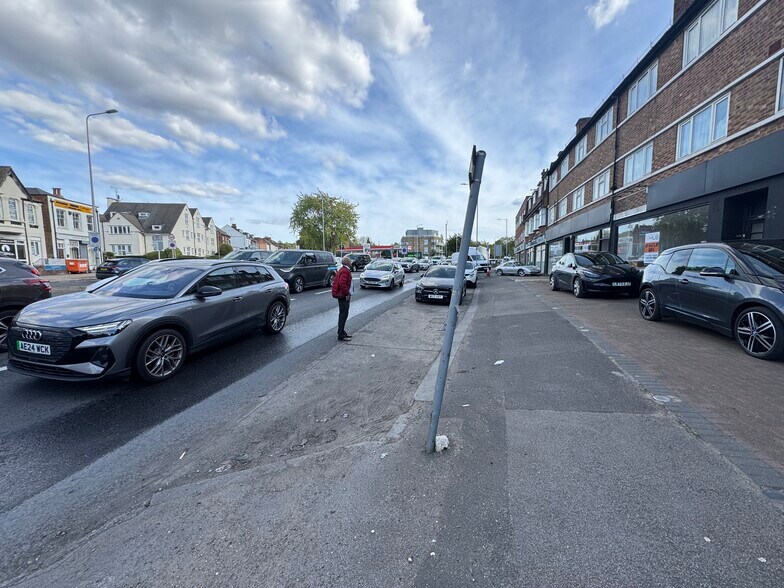 563-571 Watford Way, Londres à louer - Photo de l’immeuble – Image 3 sur 8
