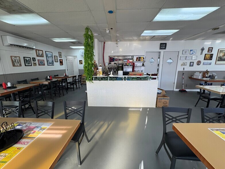 4447 Gall Blvd, Zephyrhills, FL à vendre - Photo intérieure – Image 2 sur 10