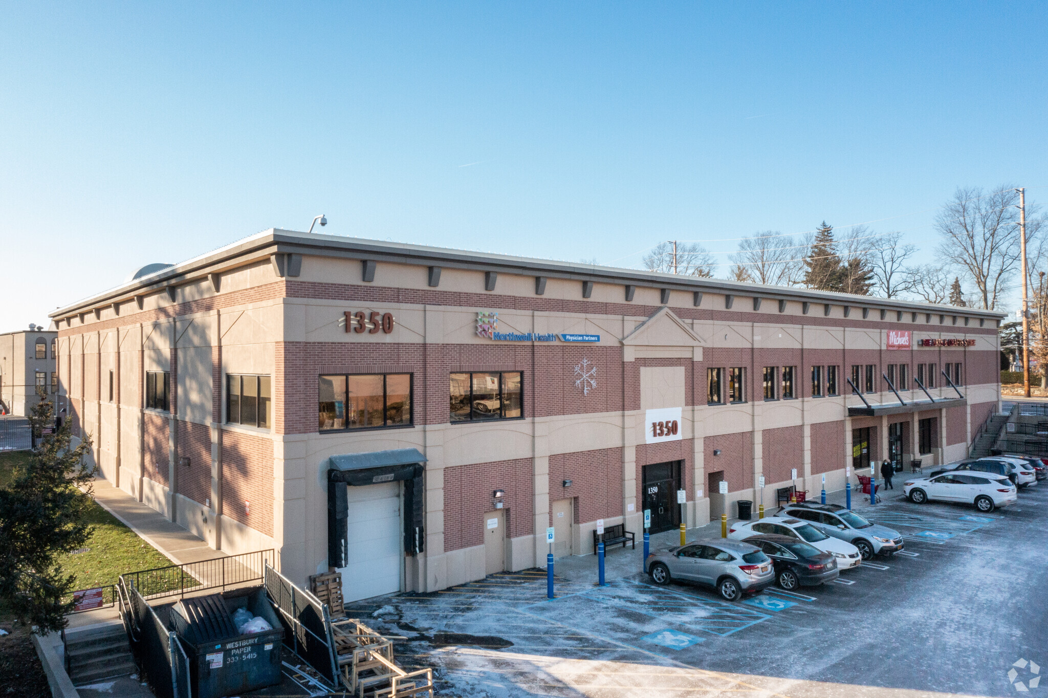 1380 Northern Blvd, Manhasset, NY à louer Photo de l’immeuble– Image 1 sur 8