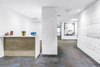 100 2nd Ave S, Saint Petersburg, FL à louer Photo intérieure– Image 2 sur 27