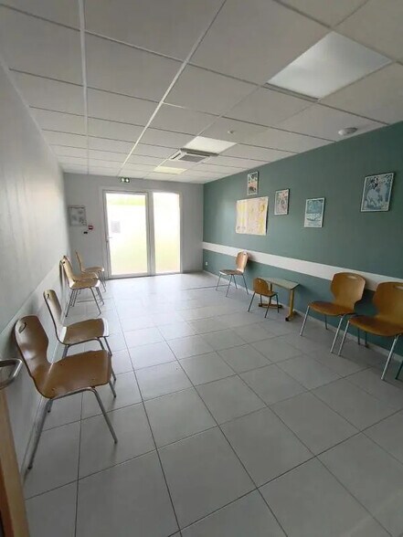 Bureau dans Saint-Cyr-sur-Menthon à louer - Photo de l’immeuble – Image 3 sur 7