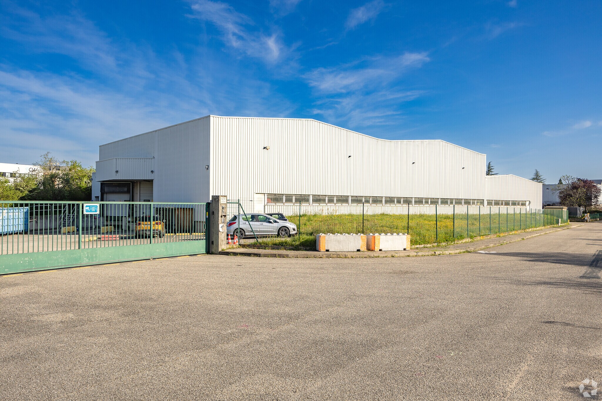 Industriel/Logistique dans Brignais à louer Photo de l’immeuble– Image 1 sur 9