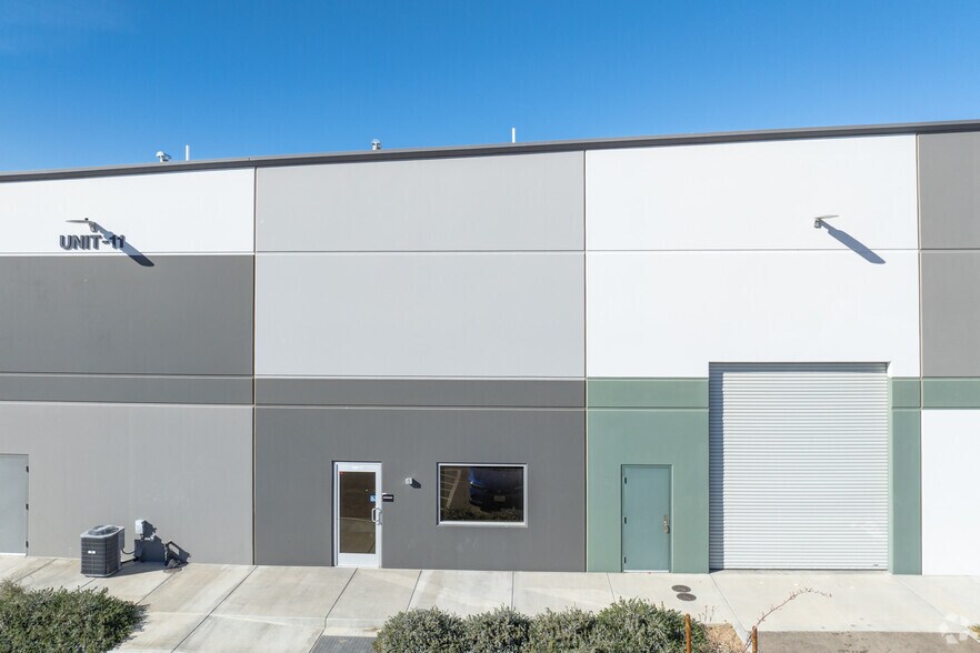 9841B Bartlett Ave, Adelanto, CA à vendre - Photo de l’immeuble – Image 2 sur 7