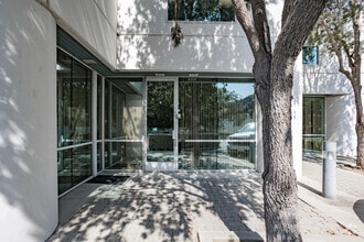 23671-23675 Via Del Rio, Yorba Linda, CA à louer Photo de l’immeuble– Image 2 sur 23